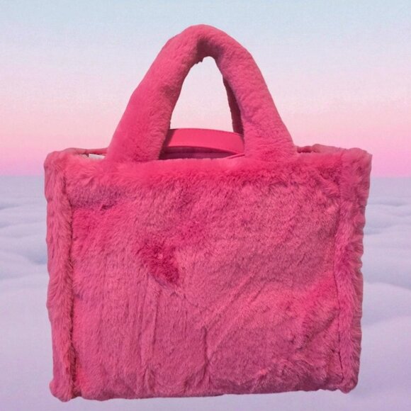 Juicy Couture Let's Get Cozy Pink Faux Fur Quilted Tote Bag Heart Charm & Strap - Picture 4 of 7